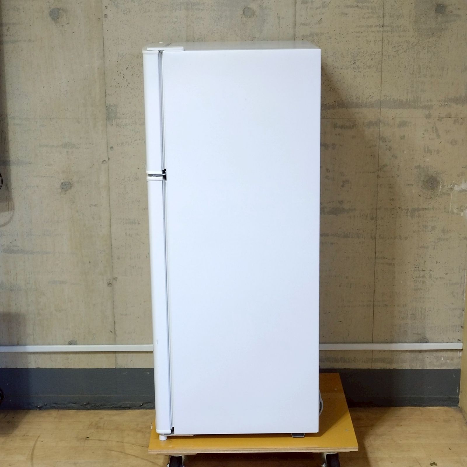 Haier ノンフロン冷凍冷蔵庫JR-N130B 2022年製 ヨドバシ.com - ハイアール Haier 冷蔵庫 （130L・右開き） 2
