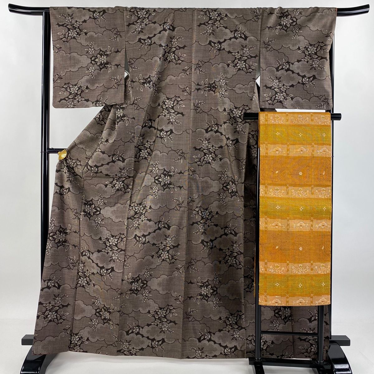 大島紬 身丈166.5cm 裄丈65.5cm M 袷 名古屋帯セット 証紙 草花 雲文 純泥染 焦茶色 正絹 秀品