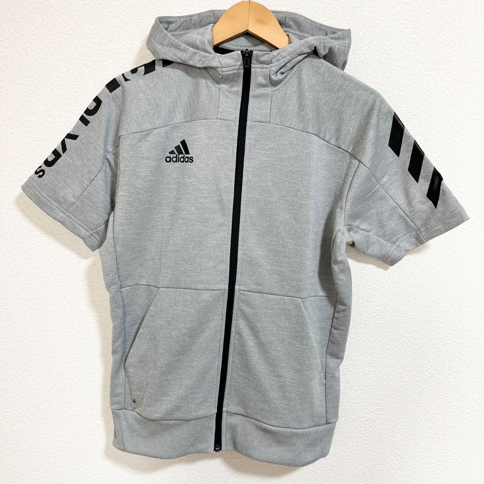 adidasスポーツパーカー S size