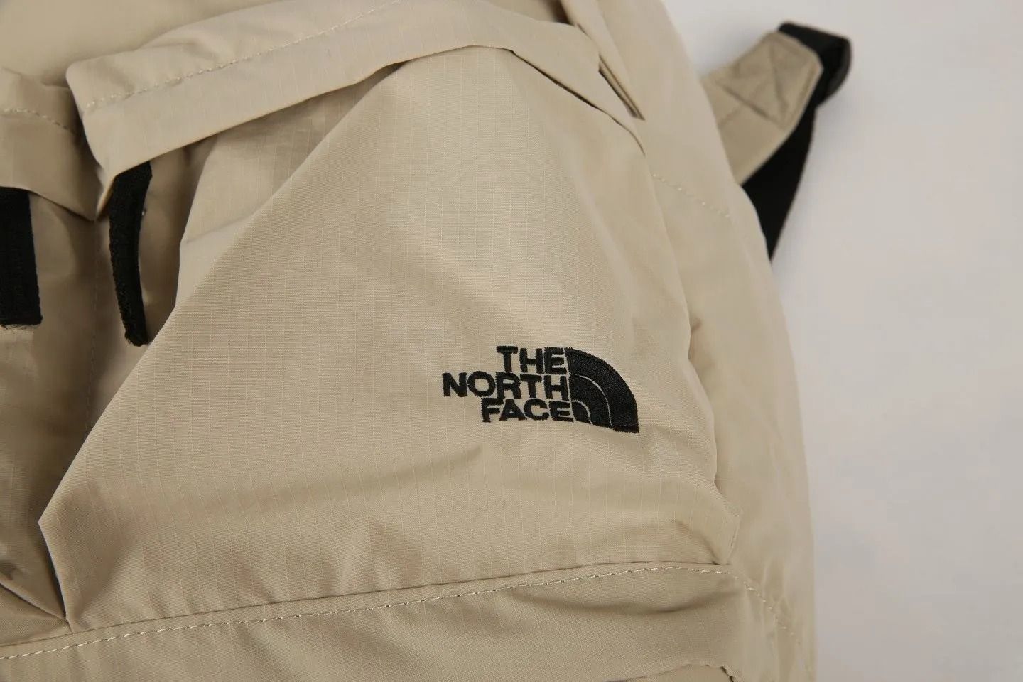 全新品 [ザノースフェイス]THE NORTH FACE WL DAY PACK NM2DQ08J デイパック バックパック バッグ リュックサック A4収納 通勤 通学 WHITELABEL メンズ レディース 男性用 女性用 男女兼用