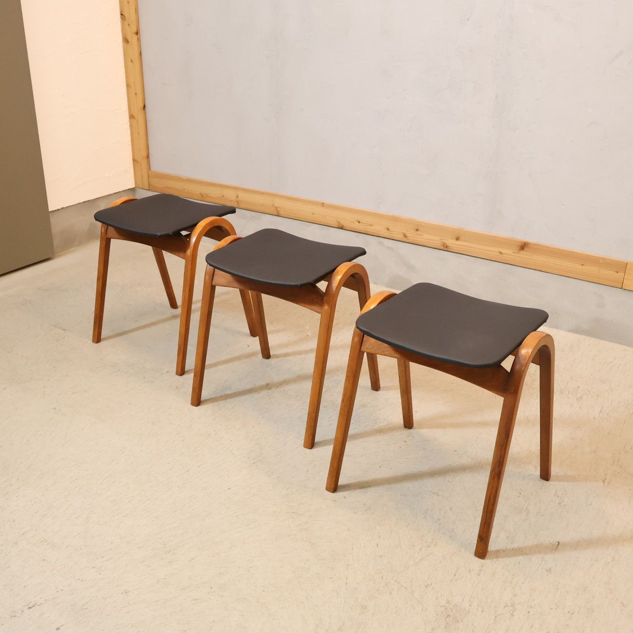 IDC OTSUKA 大塚家具 スタッキングスツール 剣持勇 秋田木工