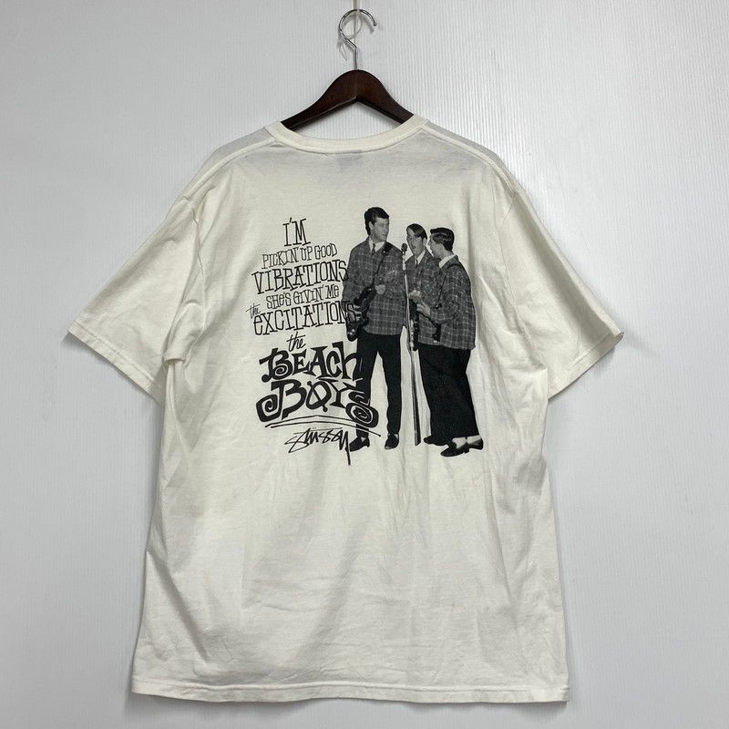 品 STUSSY ステューシー THE BEACH BOYS ザ ビーチ ボーイズ VIBRATIONS ヴァイブレーションズ S|S TEE ショートスリーブ Tシャツ トップス 半袖 142-251004-ya-07-izu