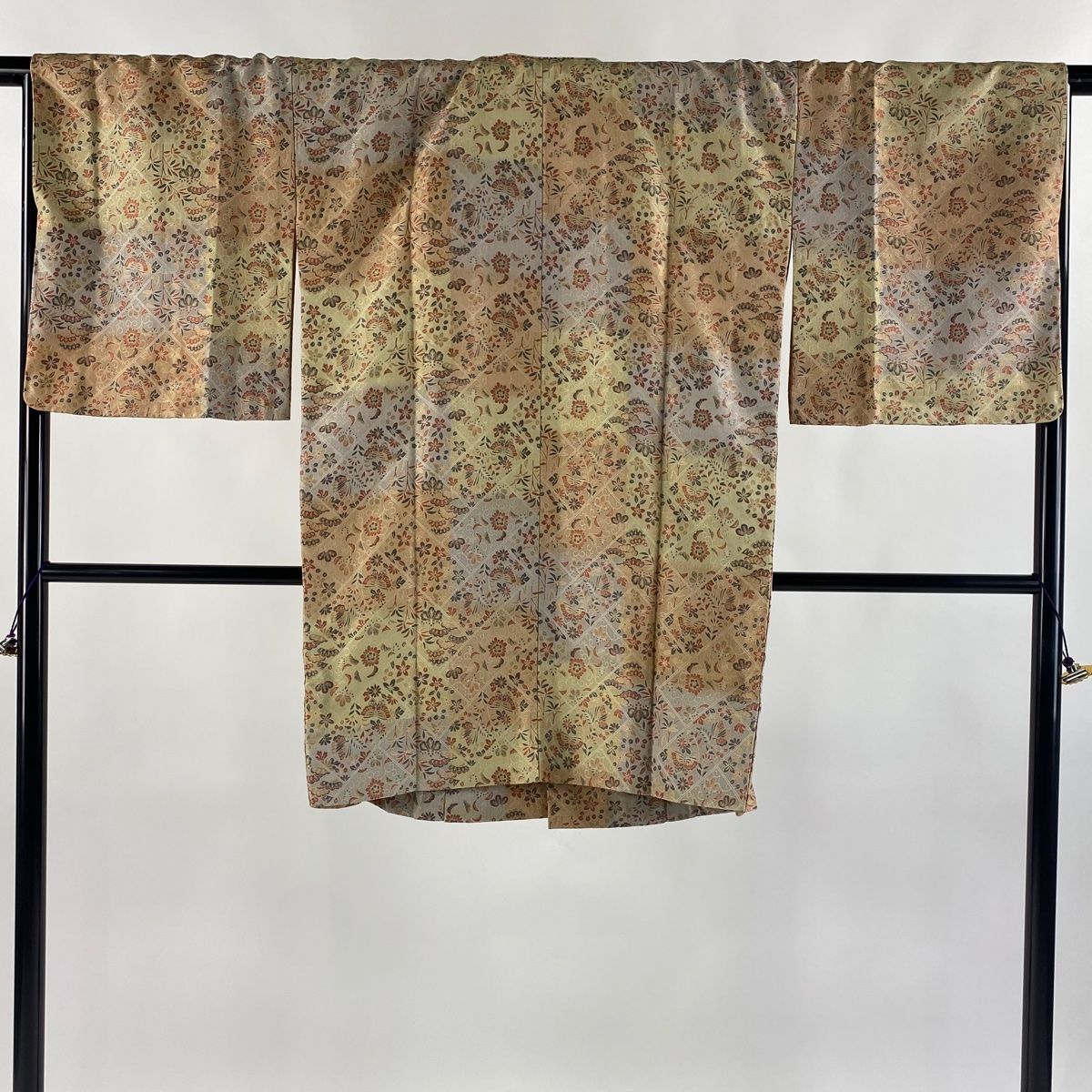 道中着 身丈95cm 裄丈67.5cm L 和装コート 蝶 草花 薄オレンジ 正絹