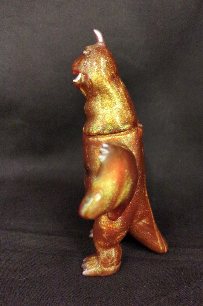 サンガッツ本舗 円谷怪獣総進撃 ペギラ レッドマン版(ゴールド偏光)