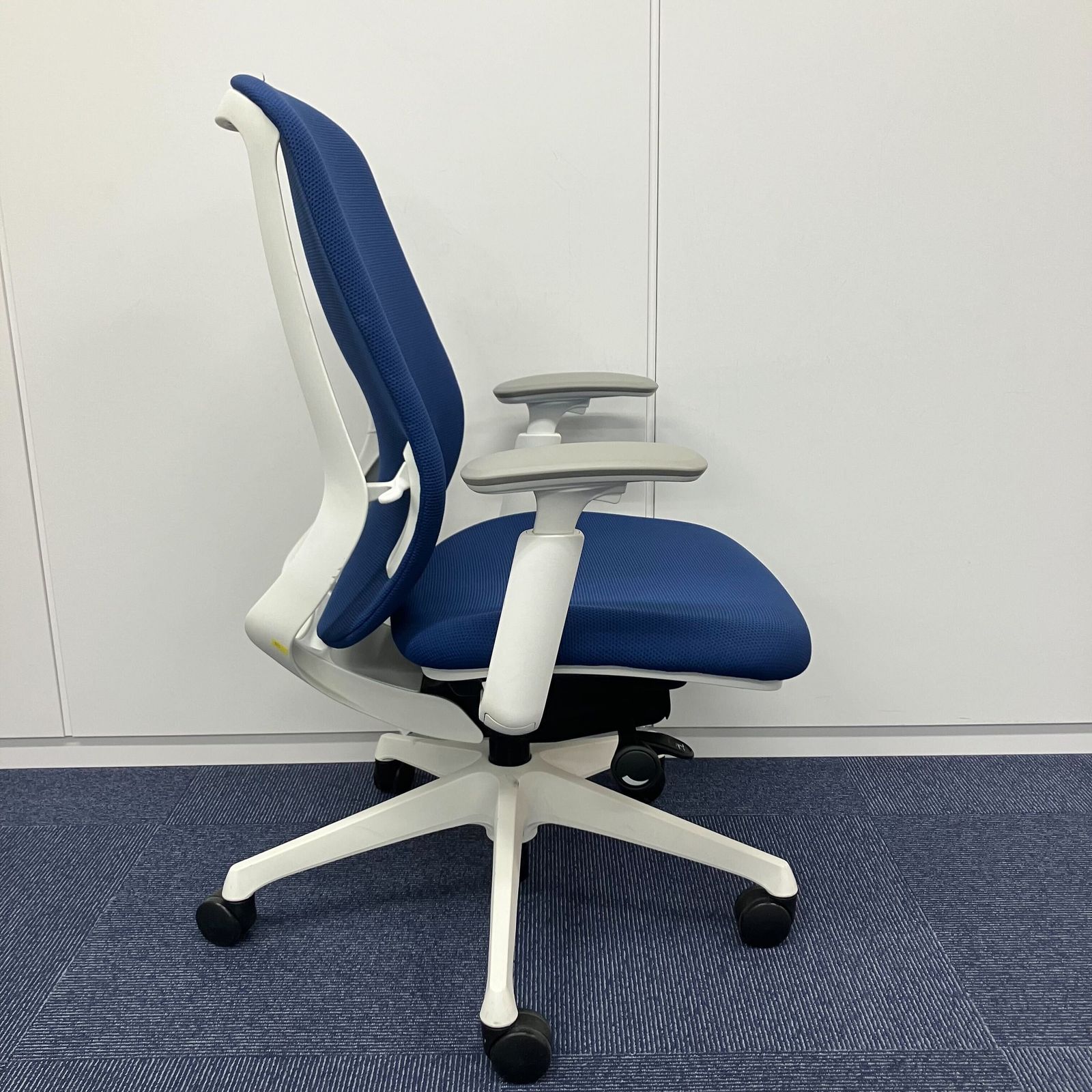 【中古 S(美品)】Sylphy(シルフィー)C687XW-FSF3 中古 S(美品)】C687XW-FSF3 | オカムラ Sylphy オフィスチェア