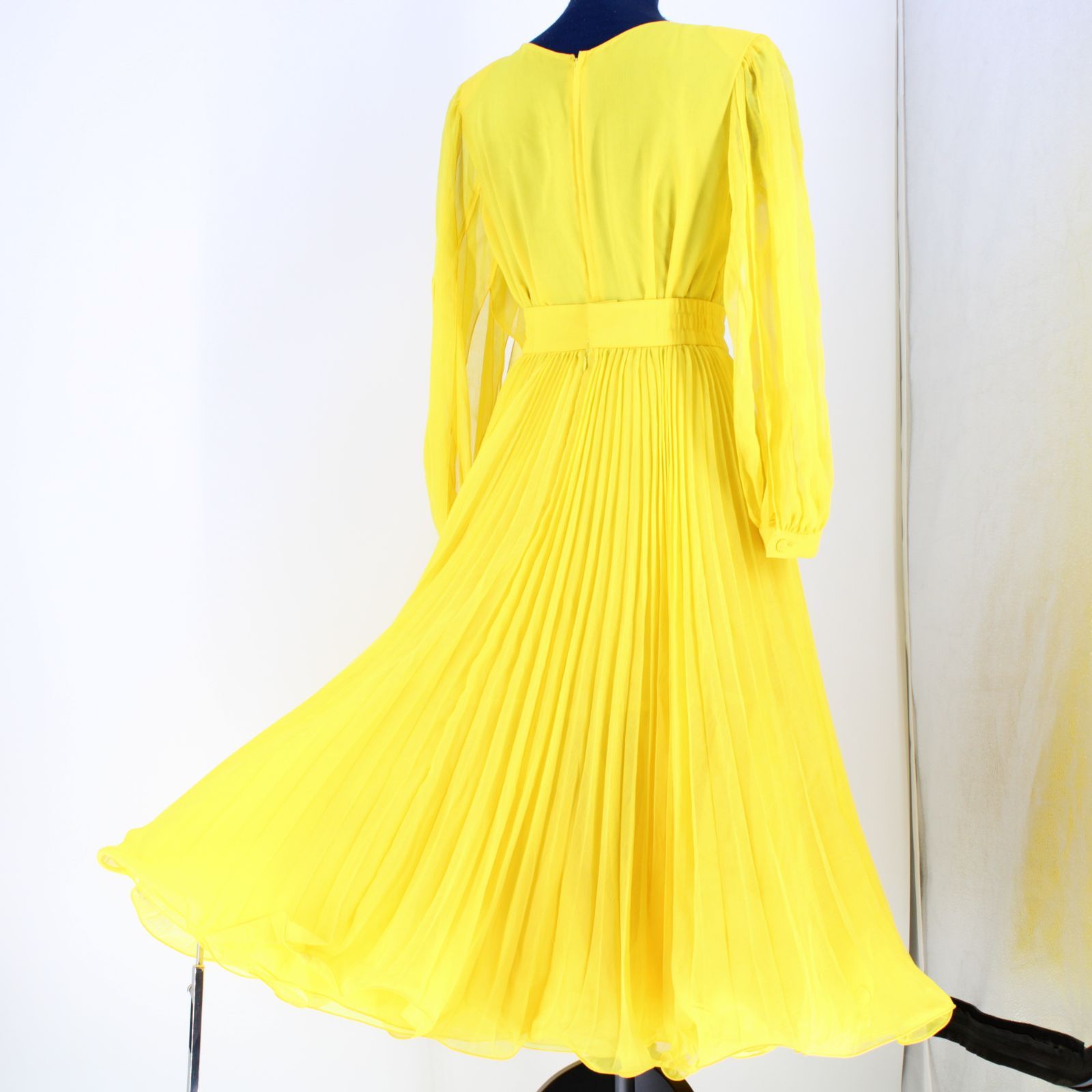 黄色の長袖フレアドレス社交ダンス発表会