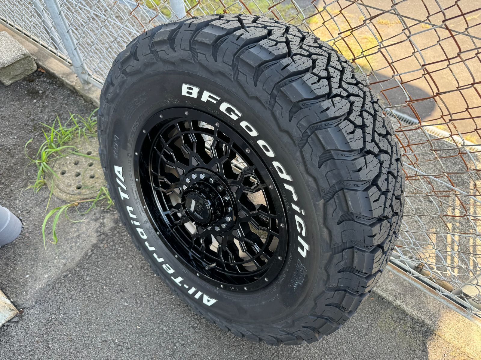ランドクルーザー300系 18インチ LEXXEL PreDator BF グッド ランドクルーザー300系 18インチ LEXXEL PreDator BF グッド