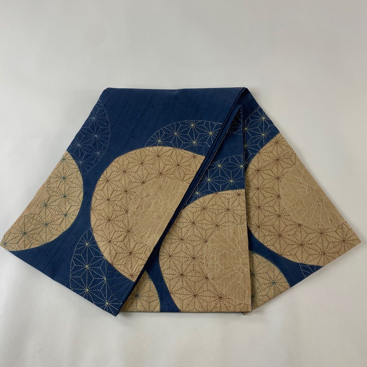 逸品　夏帯　葡萄の葉織出し 大太鼓　すくい織 ？紺青　袋帯 正絹 袋帯 美品 逸品 紬地 麻の葉 刺し子 紺色 お太鼓柄 正絹 【中古