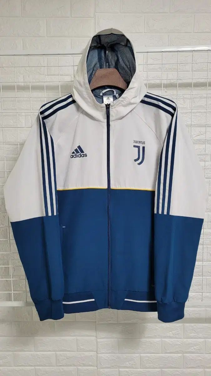 XXL adidas(アディダス) 白 X 青 ユヴェントス フットボールフットサル フード付きウインドブレーカージャケット 110