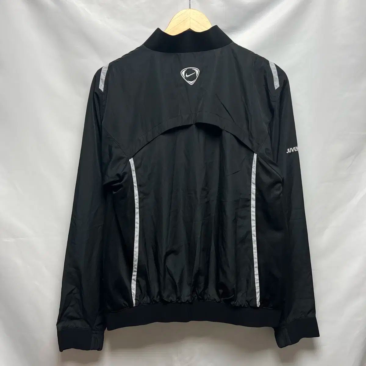 Nike ユベントス04頃 ウィンドブレーカー Mサイズ 未使用品 純正品/ 100 NIKE(ナイキ) ユヴェントスFC 00s オールドスクール