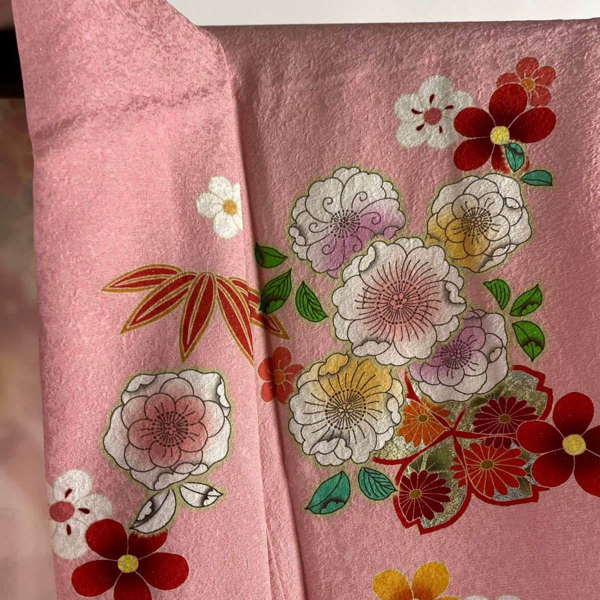 正絹本振袖 身丈169 ピンク 牡丹 刺繍 美品 オリジナルガード加工 中古品 正絹本振袖 身丈169 ピンク 牡丹 刺繍 美品 オリジナルガード