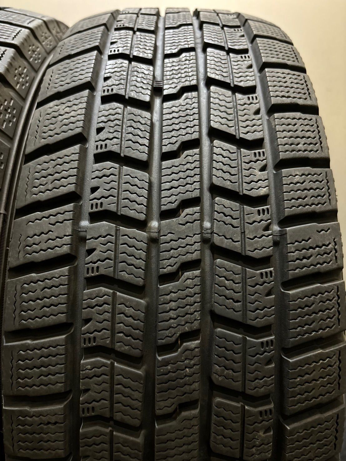 送料込み・良品バリ山スタッドレス　195/65R15　ノア・ヴォクシー・セレナ セレナ 195/65R15 2024年バリ山スタッドレス ヴォクシー ノア