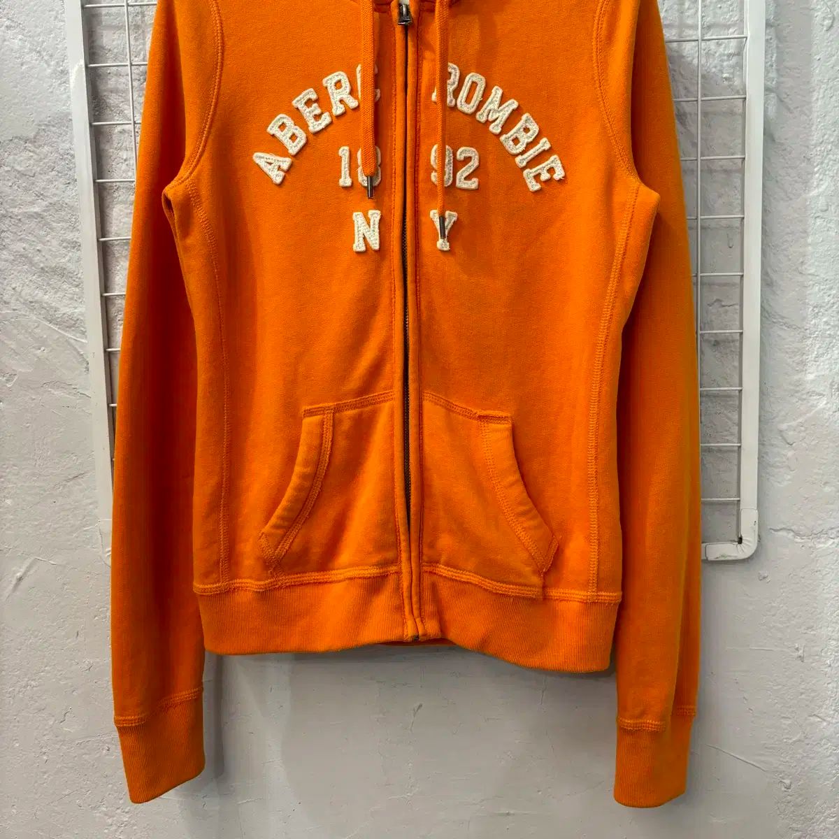 ジップアップパーカー フード付き