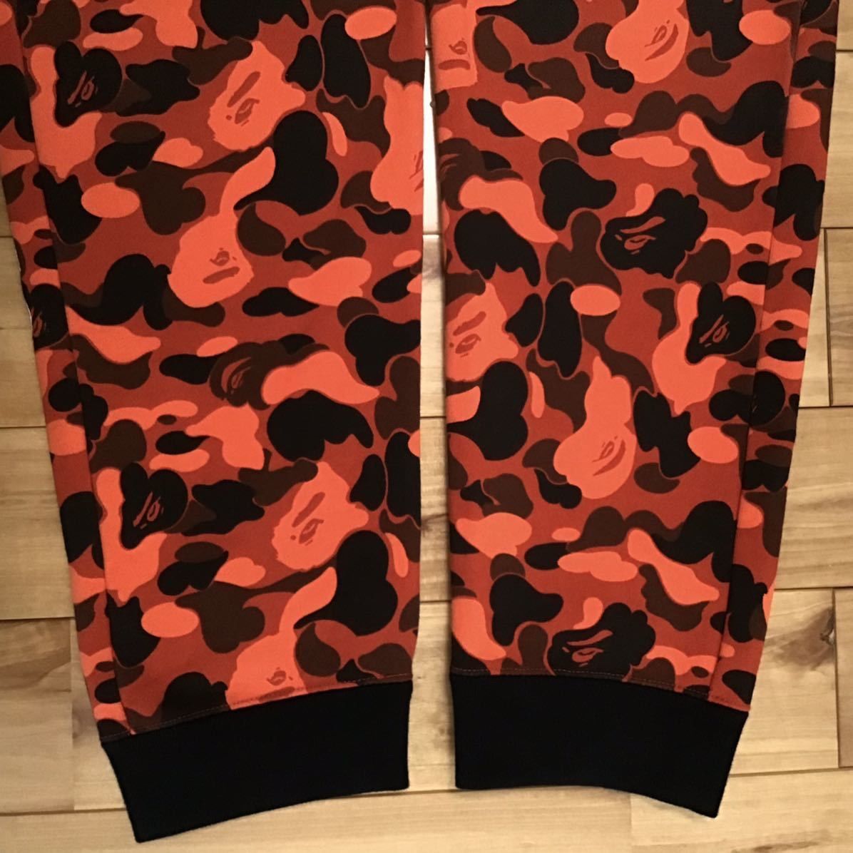 BAPE×XO red camoシャークスウェットパンツ000000006720 - メルカリ