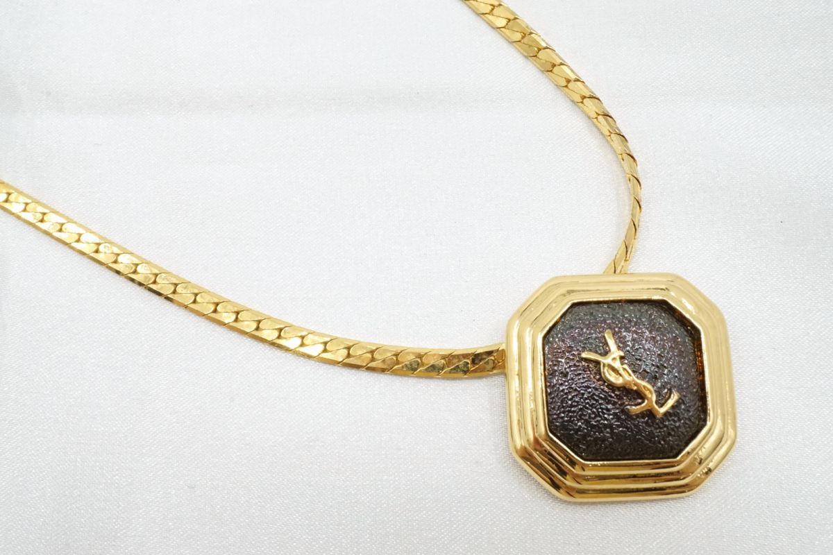 美品 イヴサンローラン カサンドラ YSLロゴ メダリオン ネックレス イヴ サンローラン ヴィンテージ ネックレス 八角形 YSL