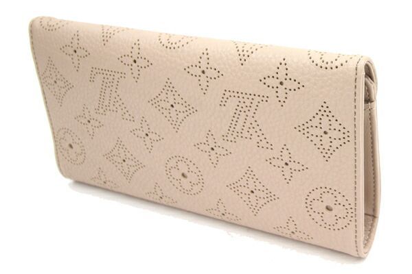 ルイヴィトン 三つ折り長財布 モノグラム マヒナ ポルトフォイユ