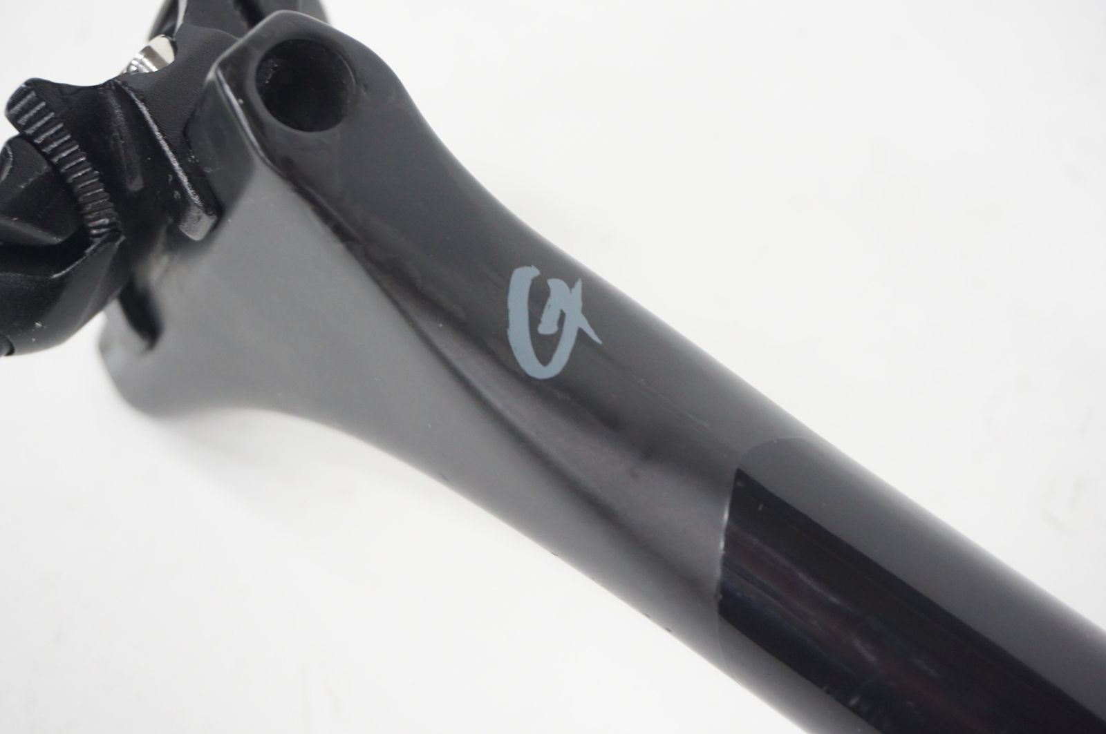 GUSTO 「グスト」 ATTAQUE Φ27.2 400mm カーボンシートポスト