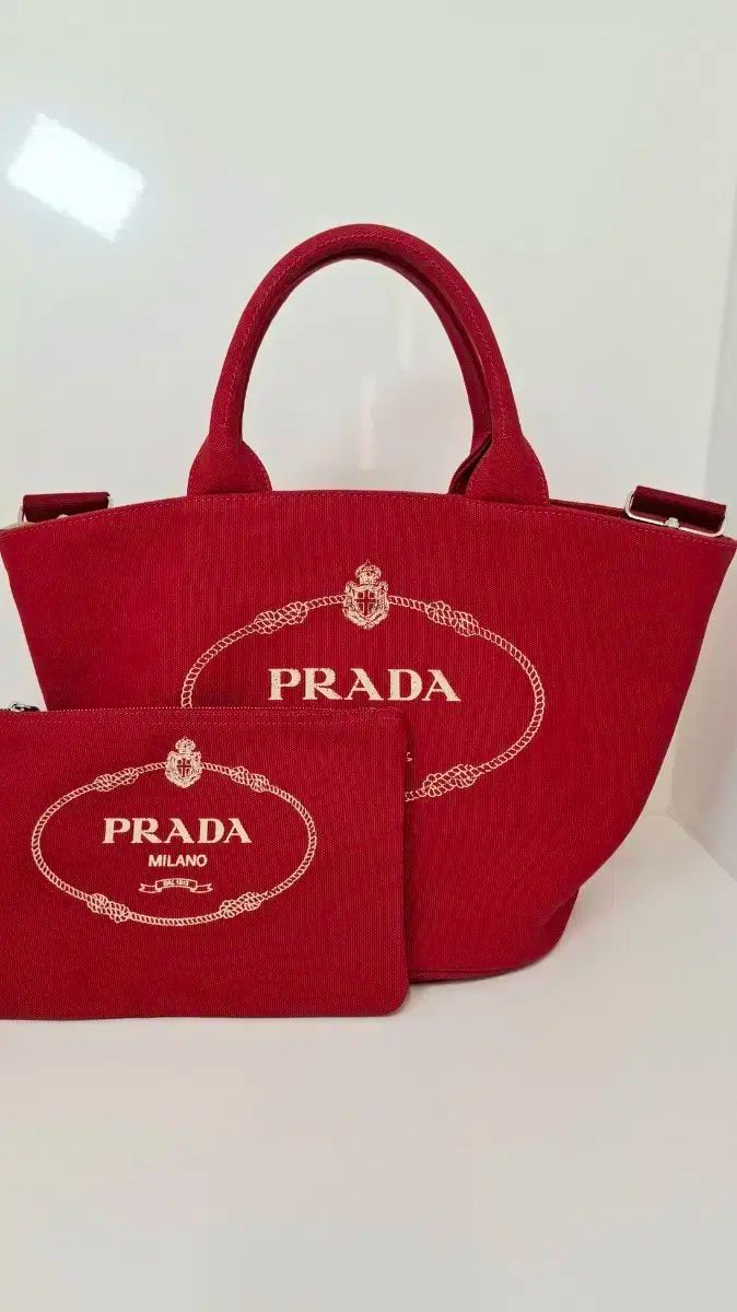 PRADA 有馬 かな レッド バケットバッグ