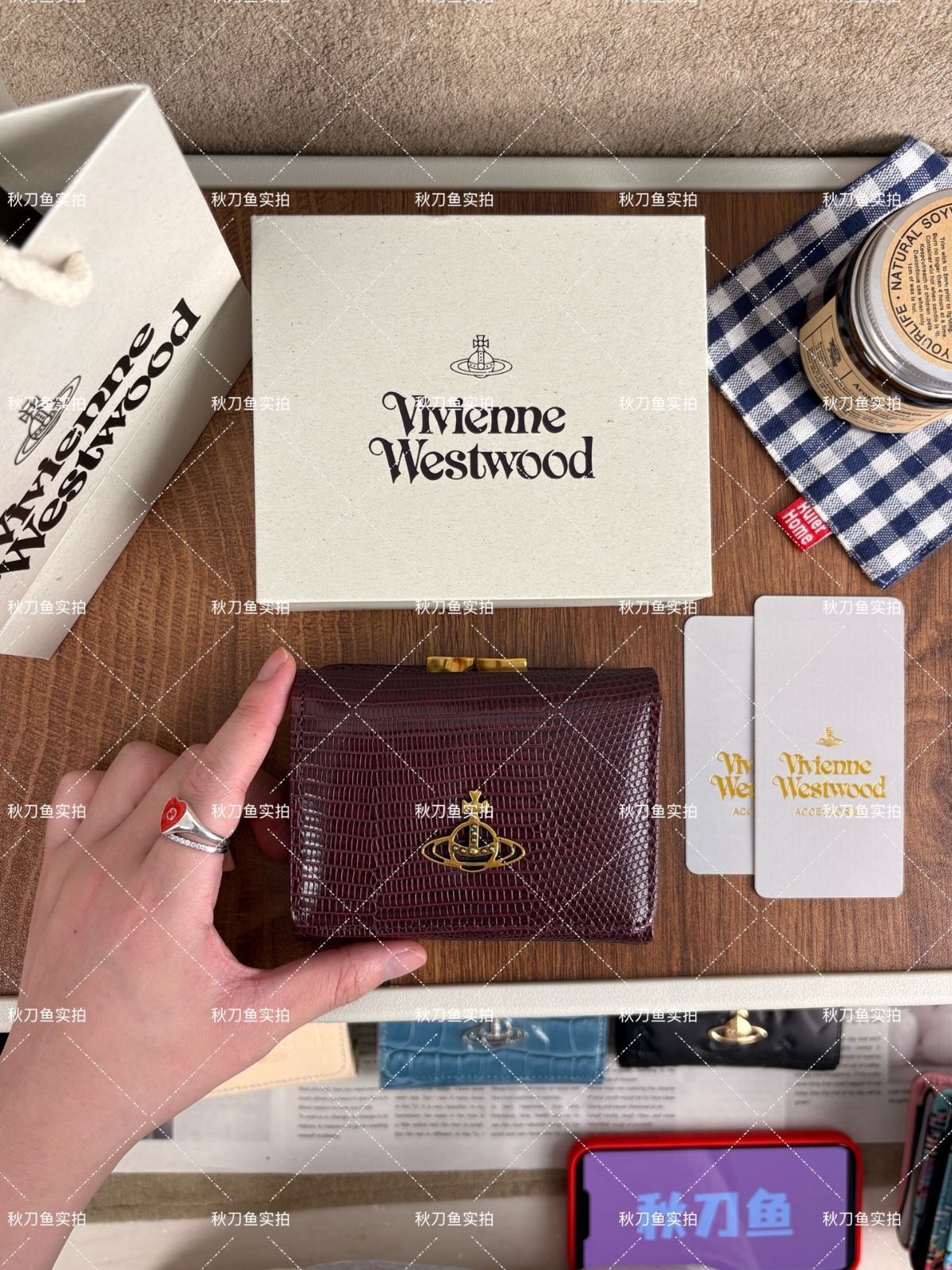 COOL Vivienne Westwood ゴールドロゴ トカゲ柄3-in-1 ウォレット ワインレッドロゴトカゲ柄3-in-1ウォレット