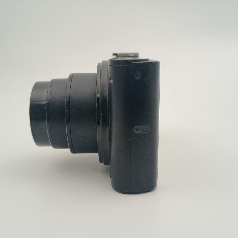 コンパクトデジタルカメラ