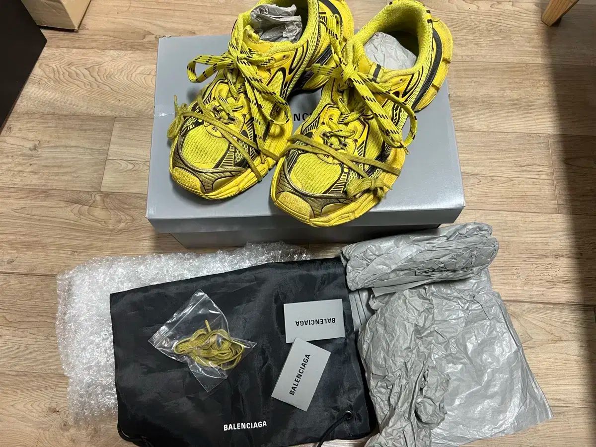 国内発送購入証明付最新BALENCIAGA トラックスニーカー イエロー