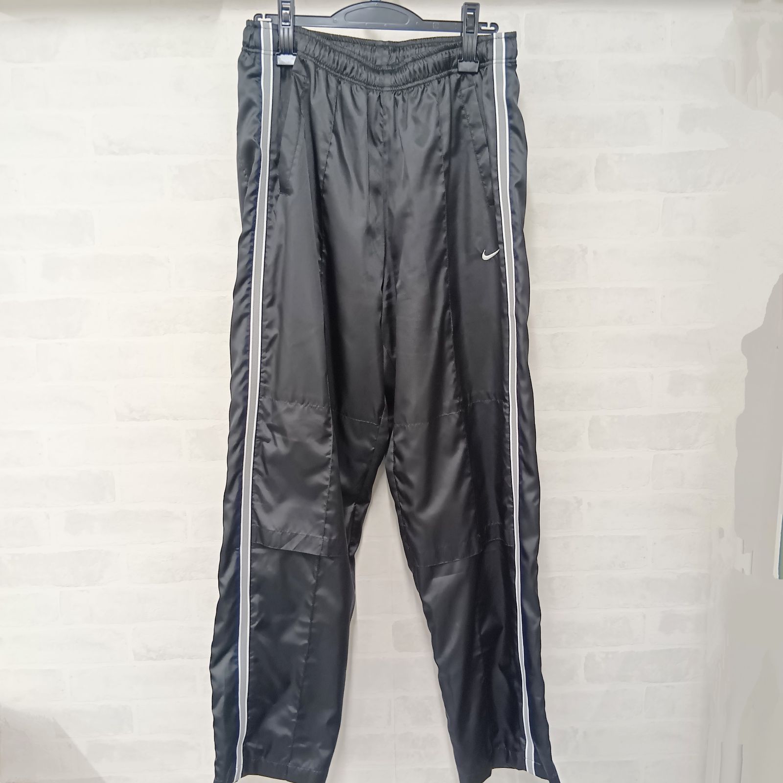 NIKE]ナイキ ナイロンパンツ スポーツウェア メンズ 古着 サイズ