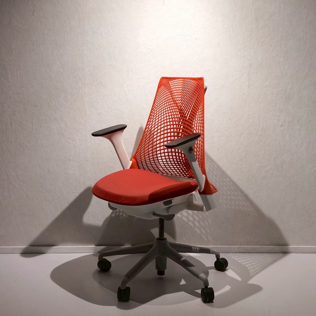 ハーマンミラー Herman Miller セイルチェア レッド メッシュ ハーマンミラー Herman Miller セイルチェア レッド メッシュ