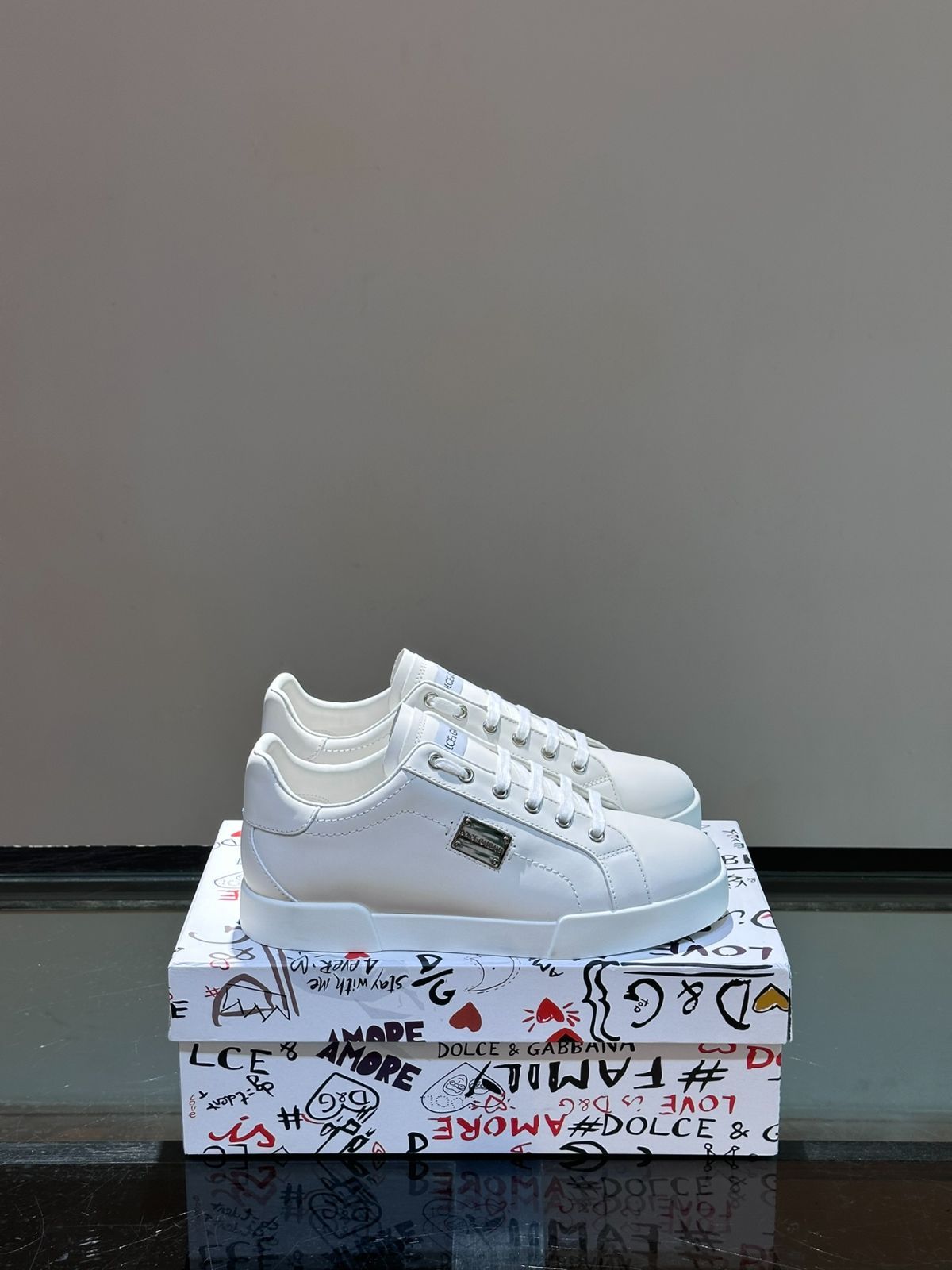 直営店買付 DOLCE&GABBANA グレー スニーカー Dolce & Gabbana Grey Mixed-Materials Space Sneakers