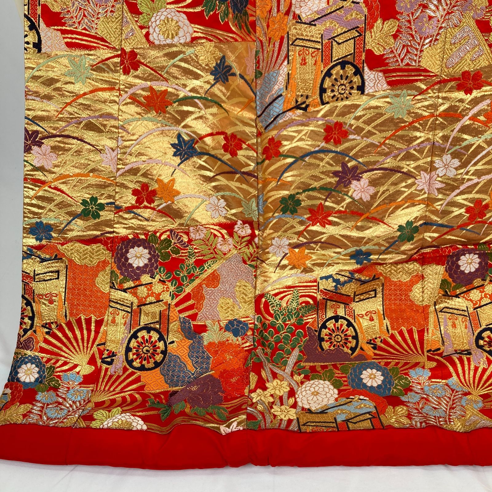 たんす屋 着物 リユース打掛 色打掛 赤 金 フォーマル 扇に御所車 袷 ポリエステル 未洗い 身丈 188cm 裄丈 68cm MS5890