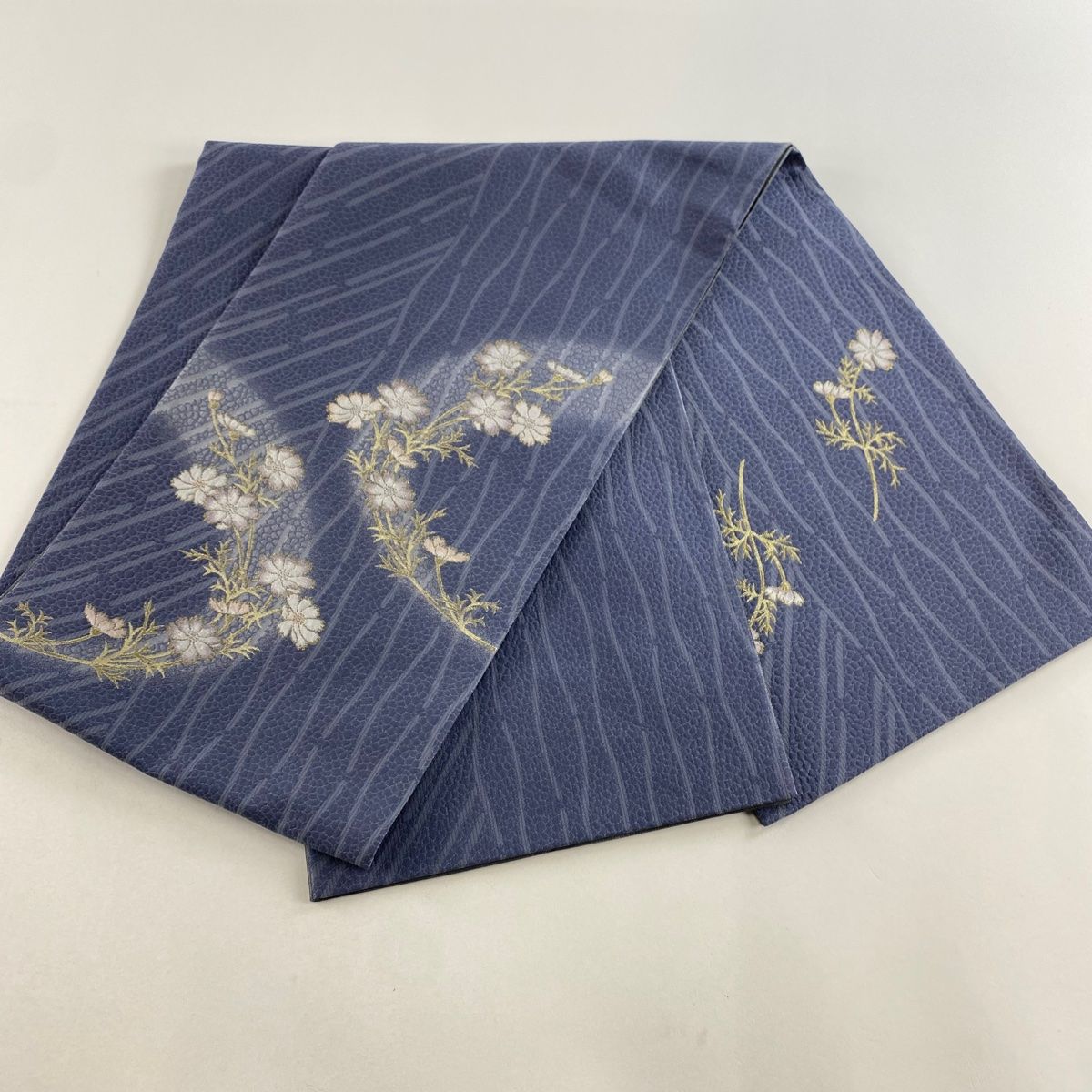 【和】16200o 九寸名古屋帯　オリジナル　太鼓柄　草花にネコと蜻蛉　金駒刺繍 袋帯 美品 名品 落款 やまと 草花 縞 金糸 箔 青灰色 お太鼓柄
