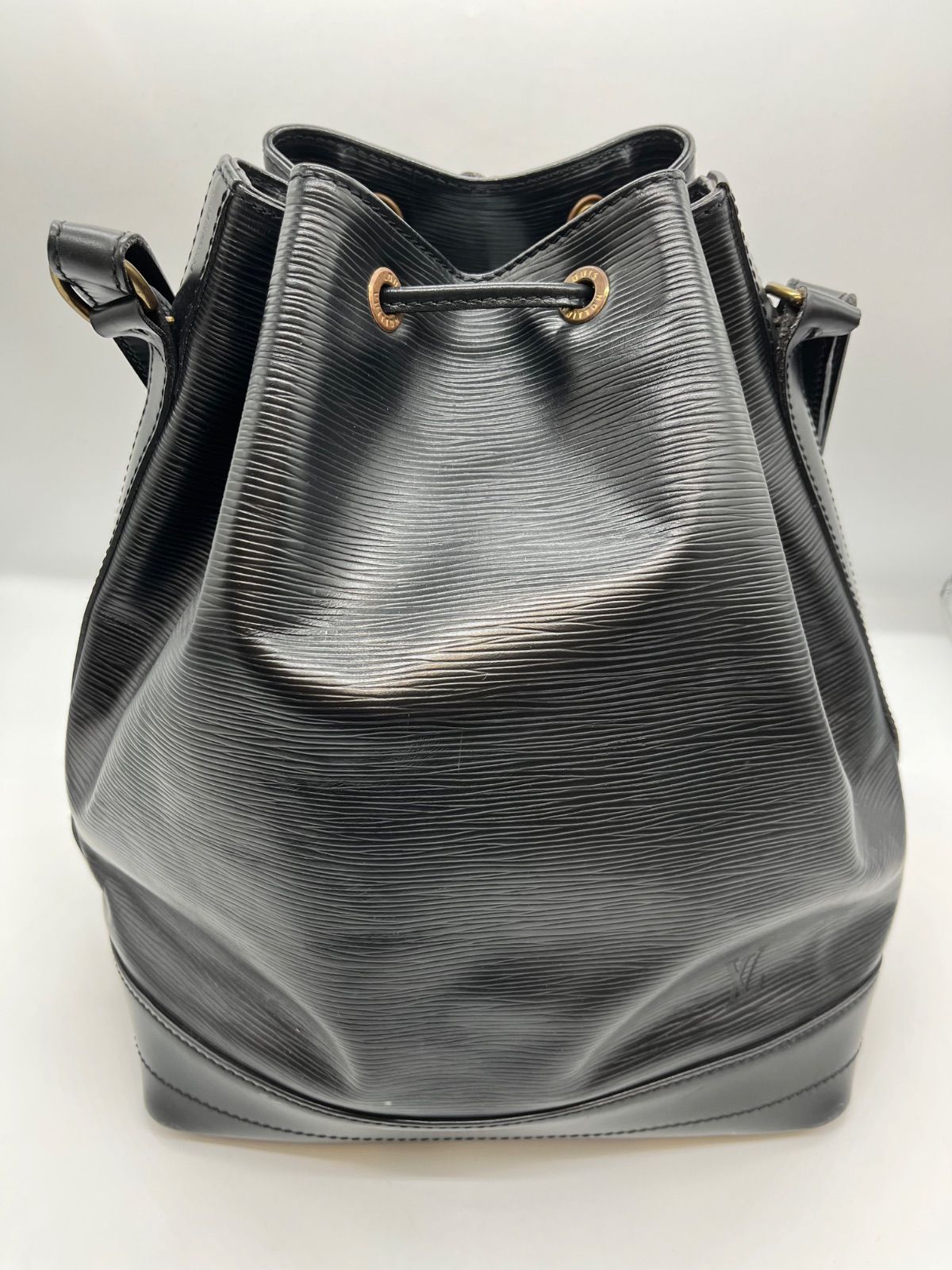 LOUIS VUITTON ルイヴィトンエピ ノエショルダーバッグブラック巾着型 LOUIS VUITTON - LOUIS VUITTON ルイ ヴィトン エピ ノエ