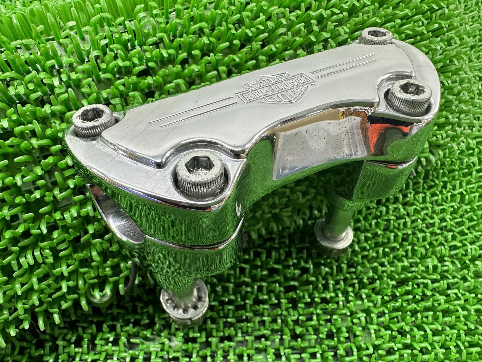 ソフテイル ハンドルポスト 56567 ハーレー 純正 中古 バイク 部品 1インチハンドル用 クランプ ライザー コンディション良好