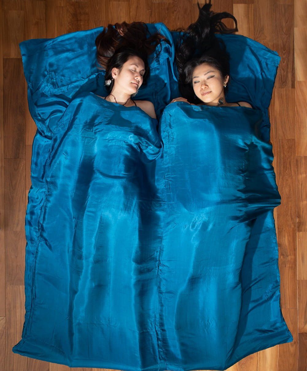 ベトナムのシルク寝袋 ダブルサイズ | トラベルシーツ シルク 寝袋 スリーピングバッグ キャンプ バックパッカー 軽