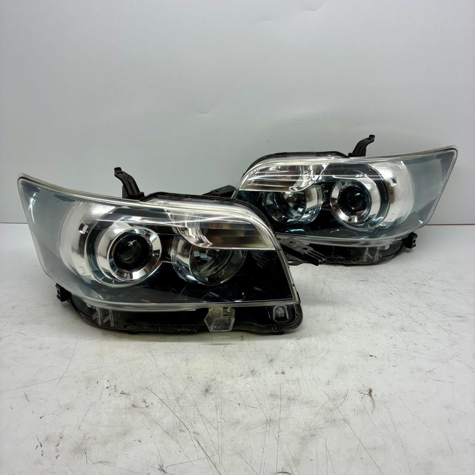 トヨタ カローラルミオン 純正ヘッドライト 左右セット コーティング済み 値下げいたしました。カローラルミオン ヘッドライト左右セット