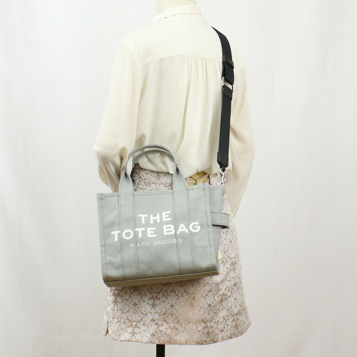 【新品・未使用】MARC JACOBS ミニトート WOLF GREY Amazon.com: Marc Jacobs Women's The Leather Small Tote Bag
