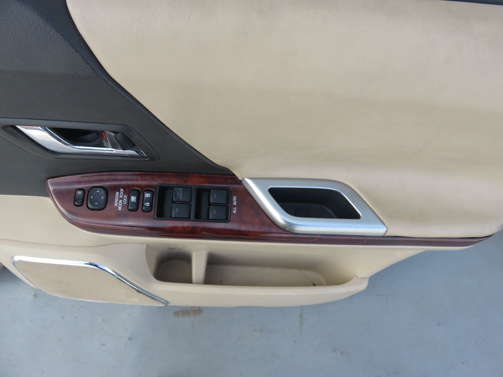 タグ付き SFC2306 ヴェルファイア GGH20W GGH25W ドアトリム 内張り運転席助手席 PWスイッチ 左右前 純正 レザー革 ANH20W ANH25W アルファード共通