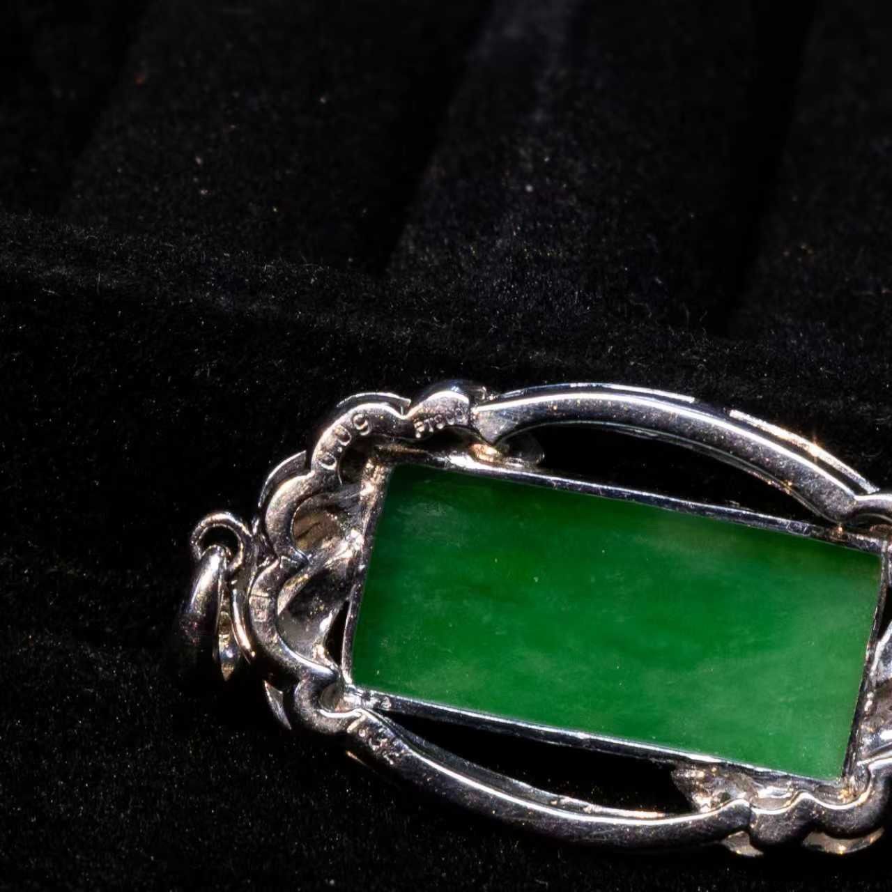 ヒスイ7.32ct ダイヤモンド0.25ct ペンダント -X10495