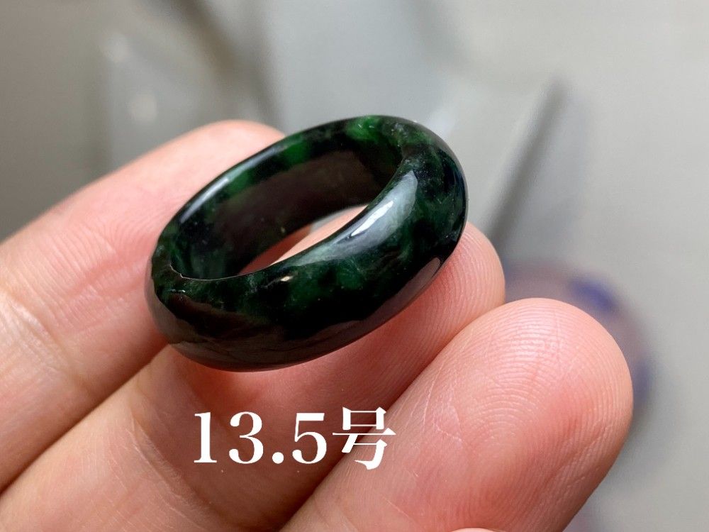 L7-135 一点物 墨緑色 13.5号 ミャンマー産天然 A貨 本翡翠 くりぬき 