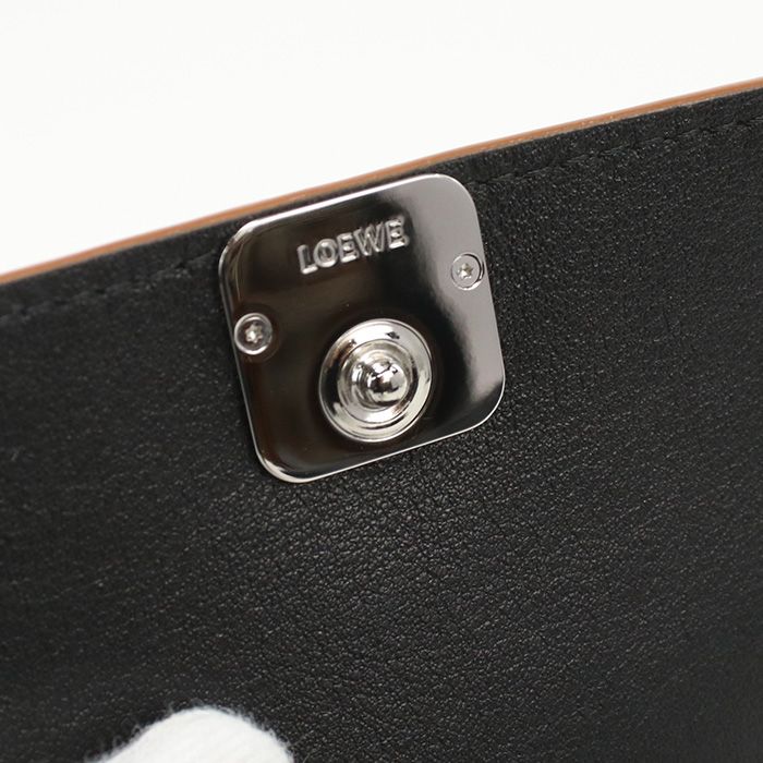 LOEWE ロエベ トライフォールド ウォレット アナグラム C821TR2X02 1100 三折財布小銭入付き カーフ【中古】 レディース -  メルカリ