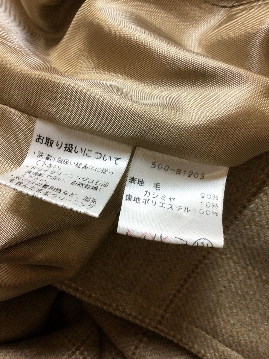 ベージュチェックスーツ