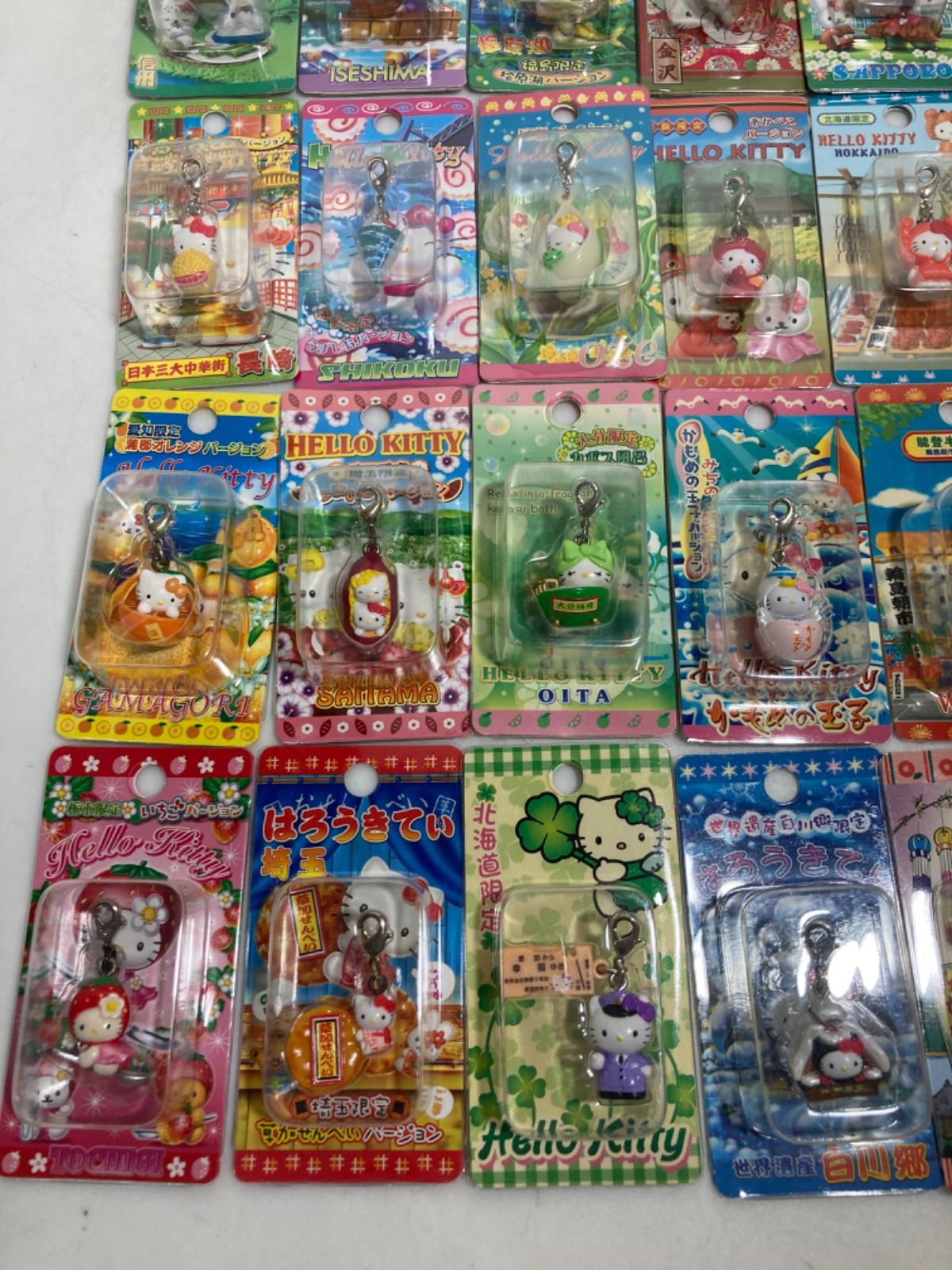 ご当地キティちゃん　ファスナーマスコット、ストラップまとめ売り66点 ご当地キティちゃんファスナーマスコット、ストラップまとめ売り66点