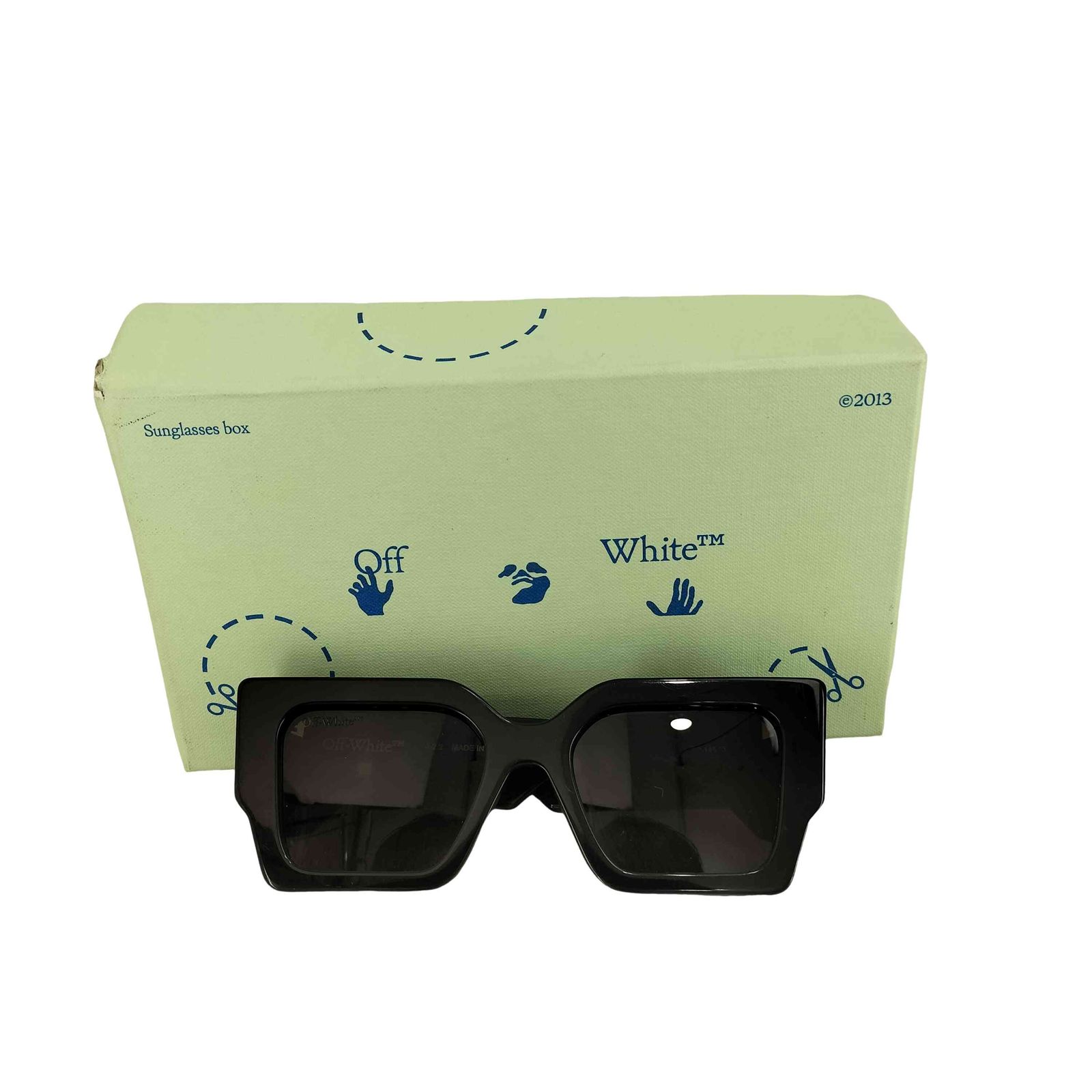 新品　Off-White  Catalina カタリナ サングラス Off White CATALINA sunglasses black rectangular | LookerOnline