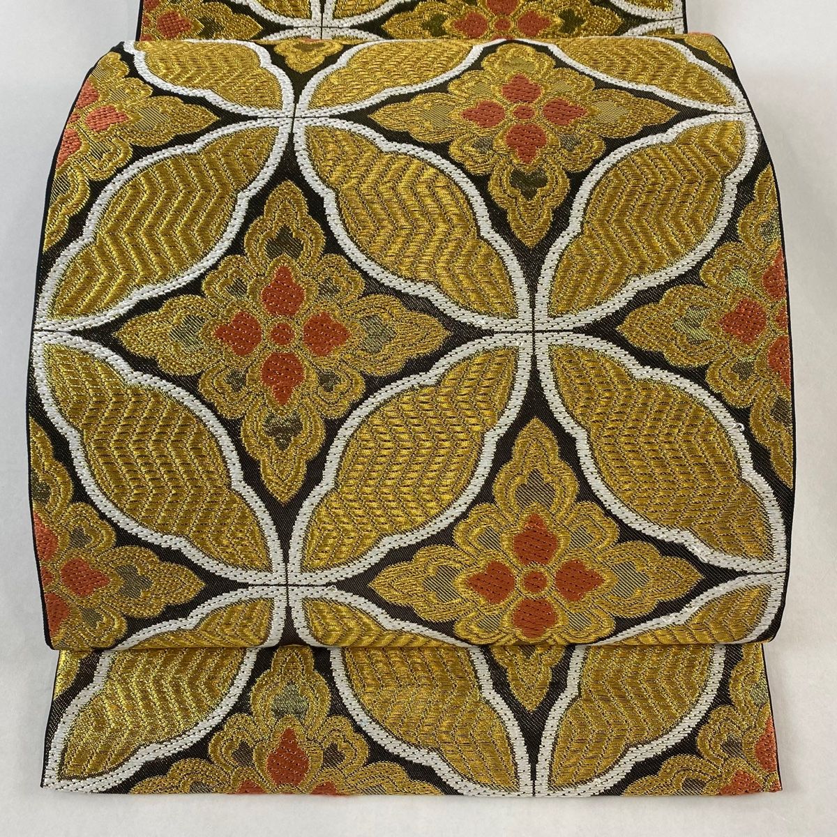 川島織物袋帯遠山亀甲七宝花菱金糸着物044a p