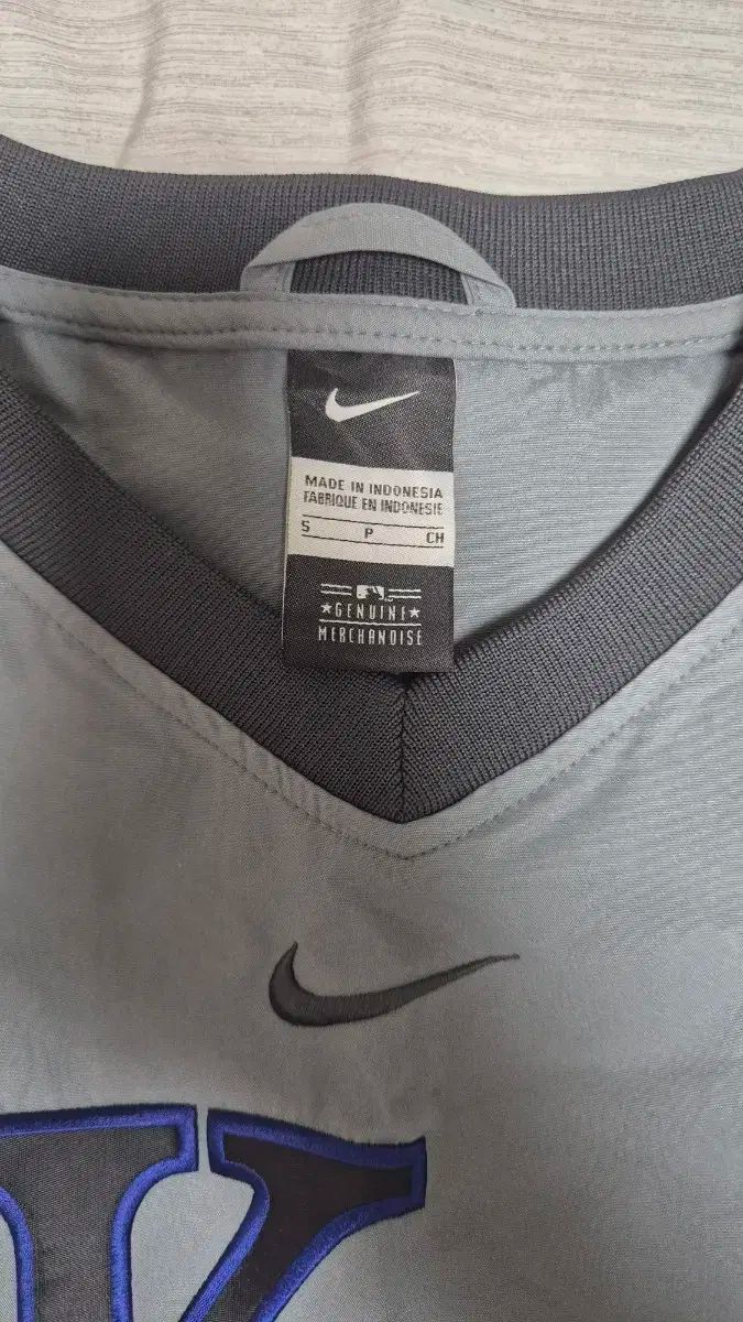 100％品質保証！ ナイキ NIKE MLB カンザスシティ ロイヤルズ プルオーバー ウィンドブレーカー 野球ジャケット 表情豊かな