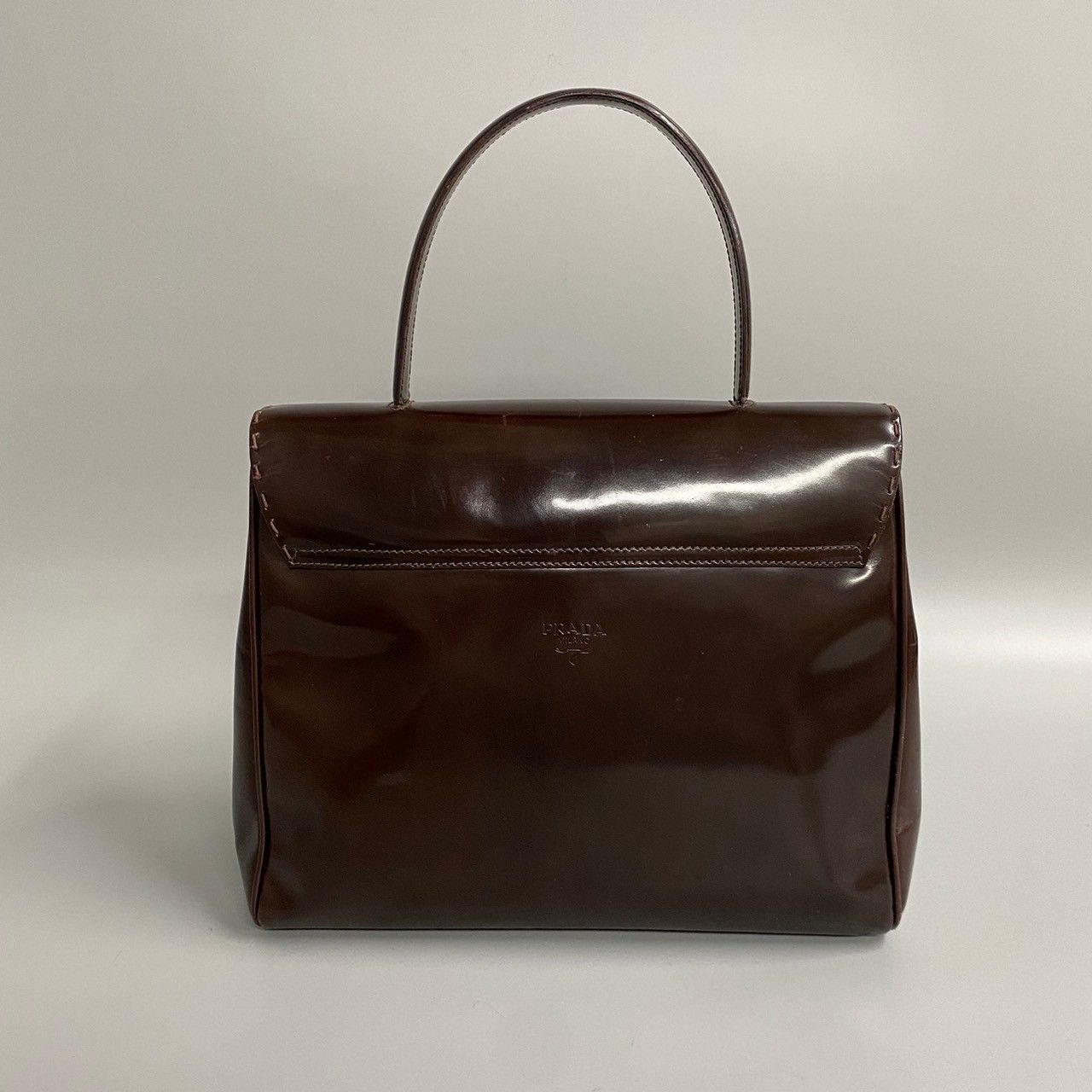 美品 希少品 カード付 PRADA プラダ ロゴ ターンロック 金具 パテント 