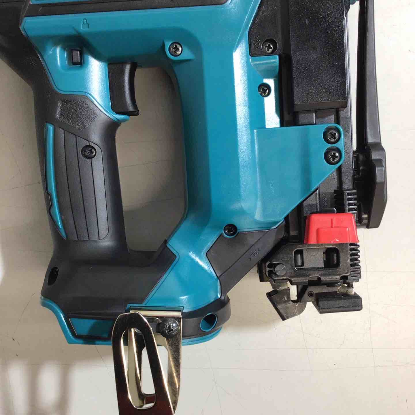 makita コードレスタッカー