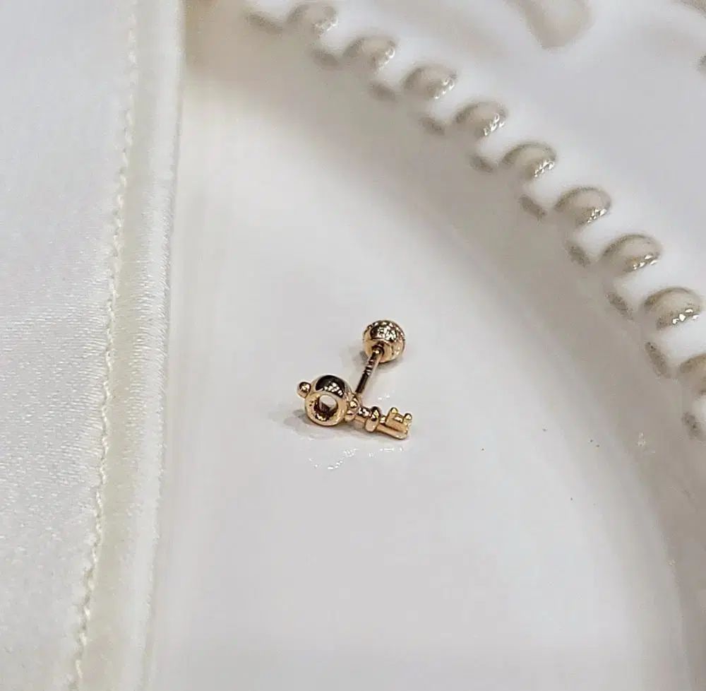 14k ミニ キー ピアス