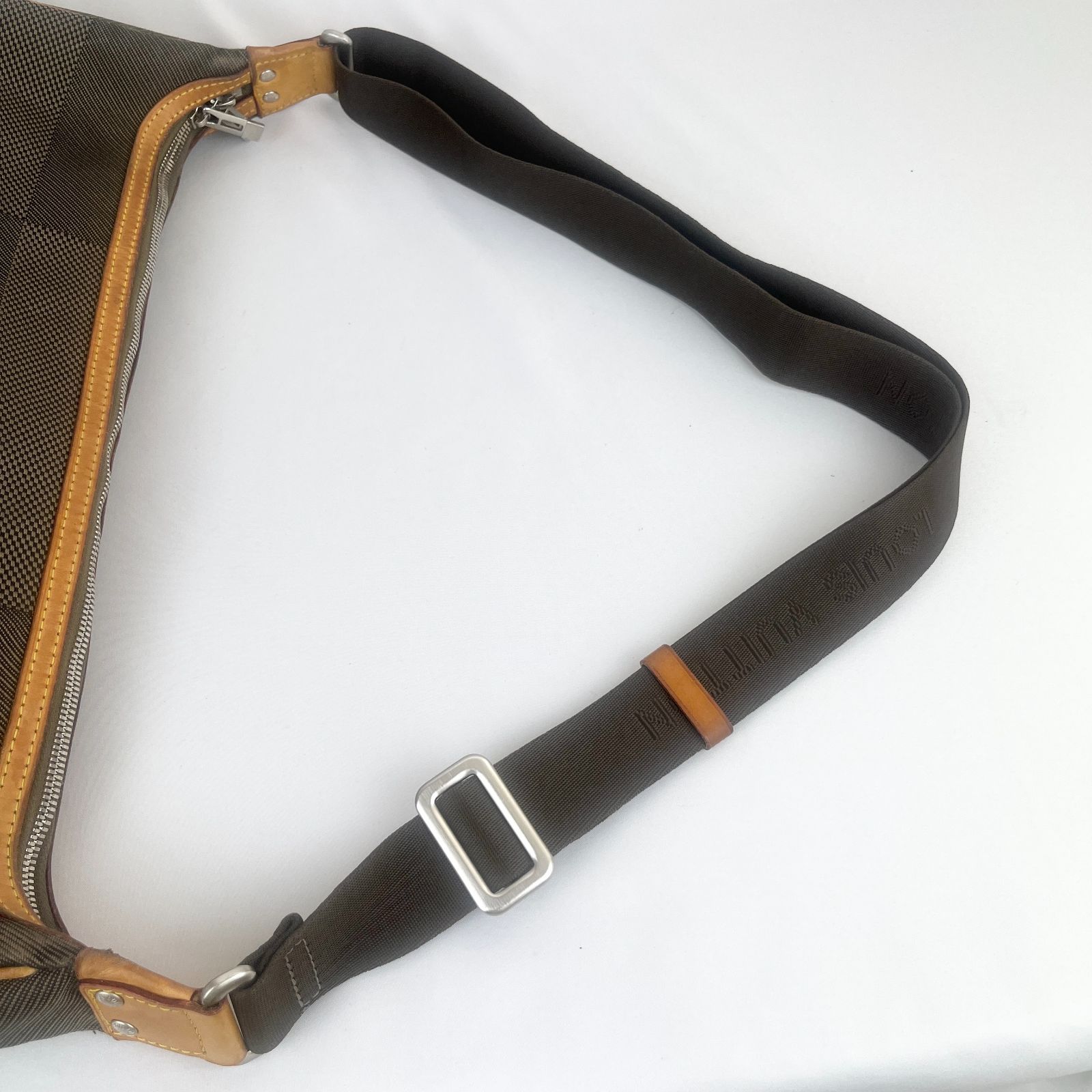 LOUIS VUITTON ショルダーバッグ M93615 美品】LOUIS VUITTON ルイヴィトン エクスプロラトゥール M93615