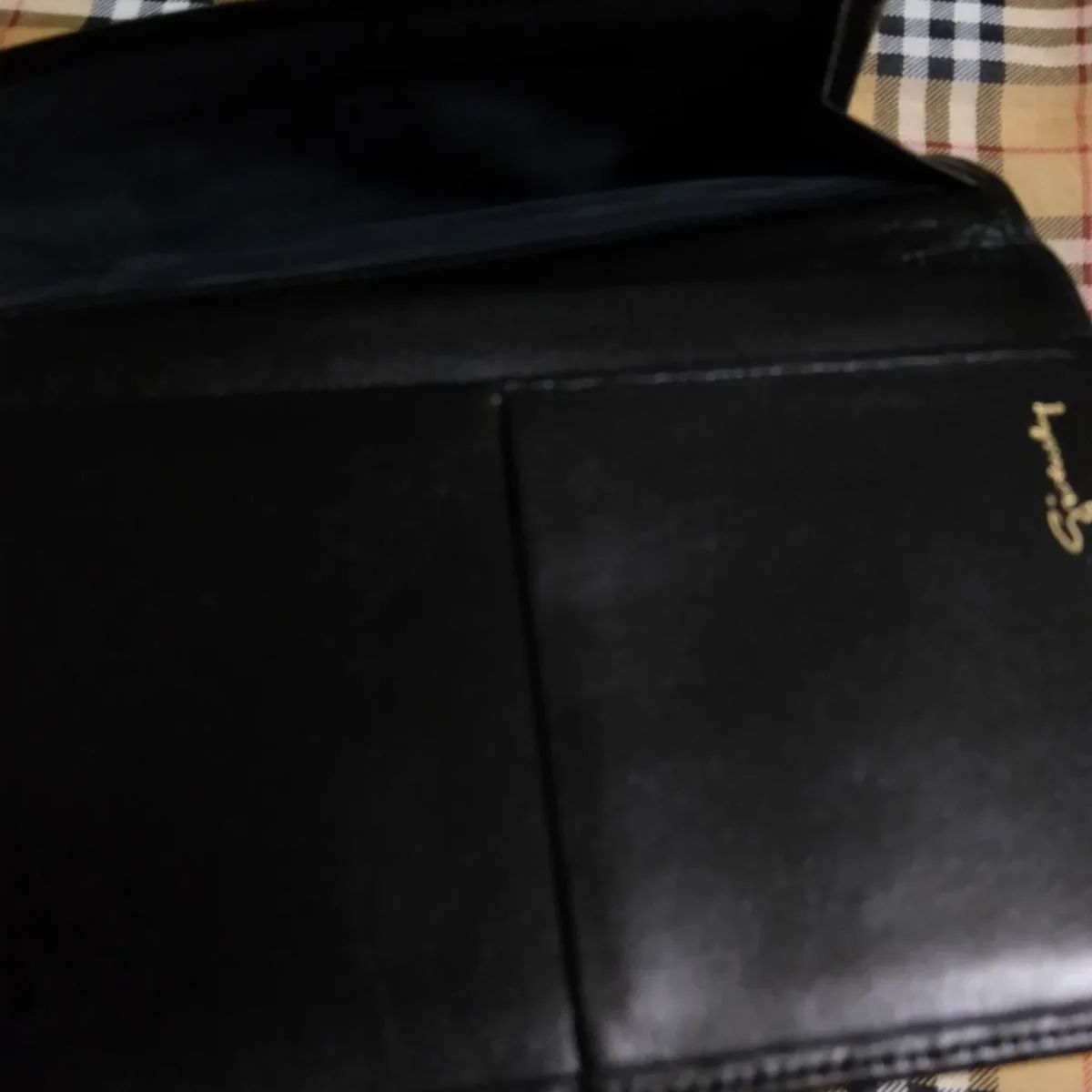 ☆GIVENCHYジバンシー☆長財布☆お札入れ☆黒☆未使用☆本革☆お洒落 