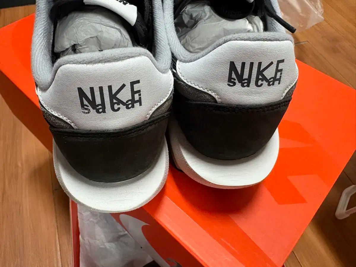 285 NIKE